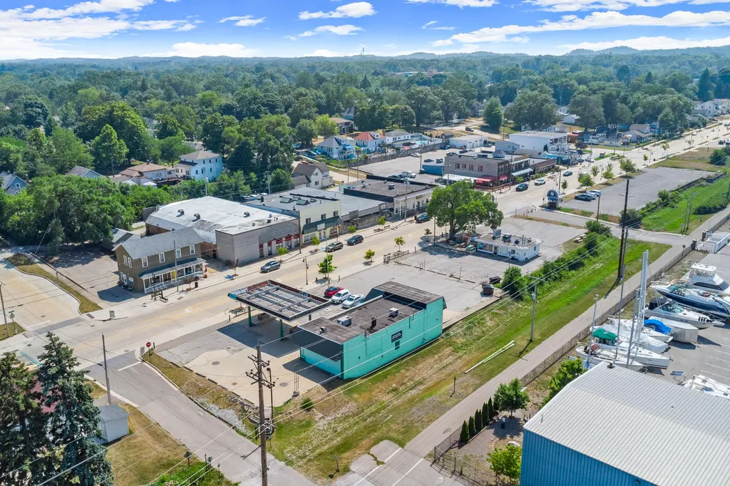 1930 Lakeshore Drive Muskegon City MI 49441