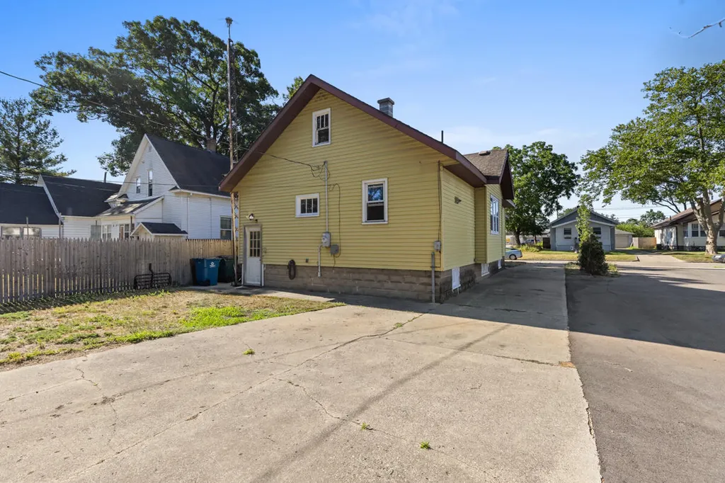 1119 Columbus Avenue Grand Haven City MI 49417