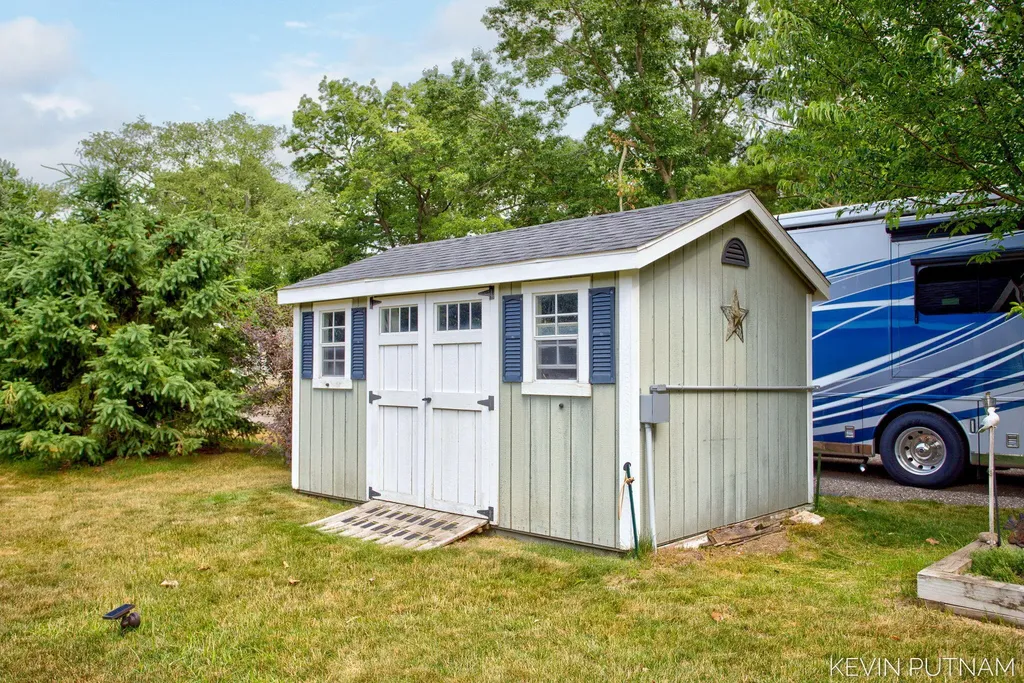 6515 134th Ave Avenue Saugatuck Township MI 49453
