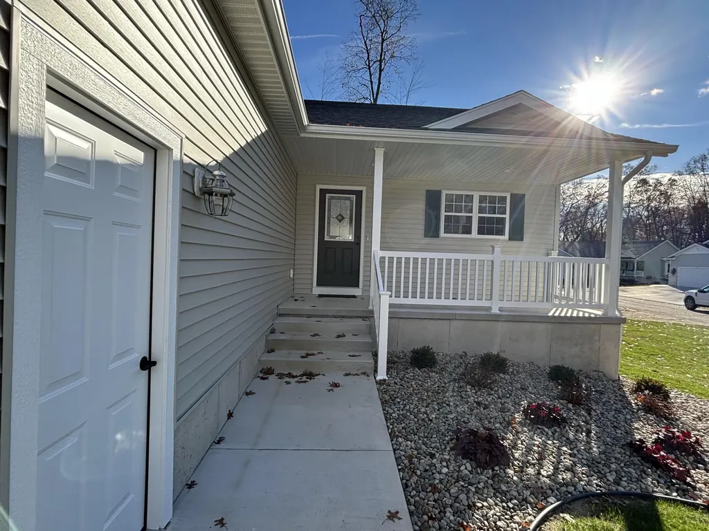 1516 W Addison Way Laketon Township MI 49445