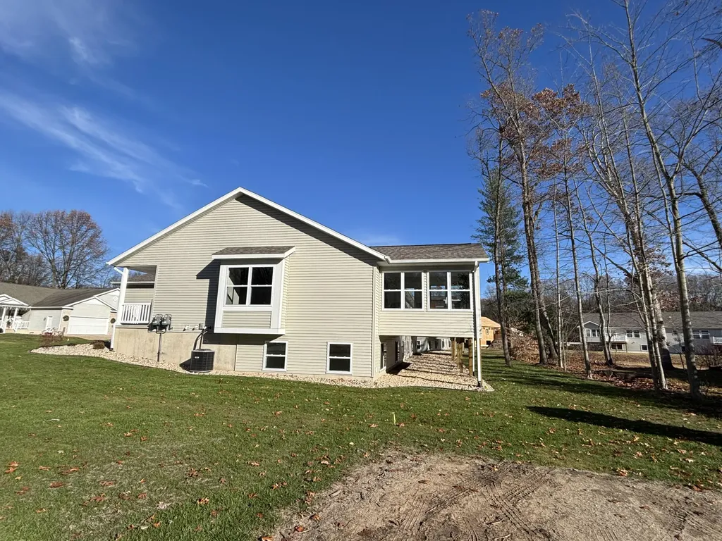 1516 W Addison Way Laketon Township MI 49445