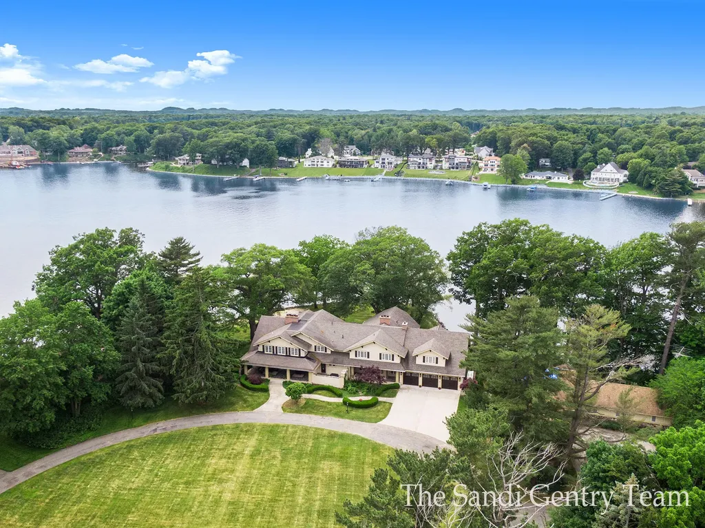 18635 N Fruitport Road Spring Lake Township MI 49456