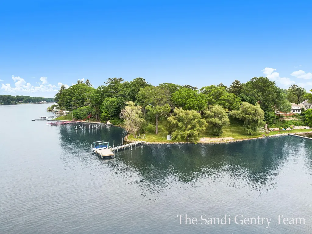 18635 N Fruitport Road Spring Lake Township MI 49456