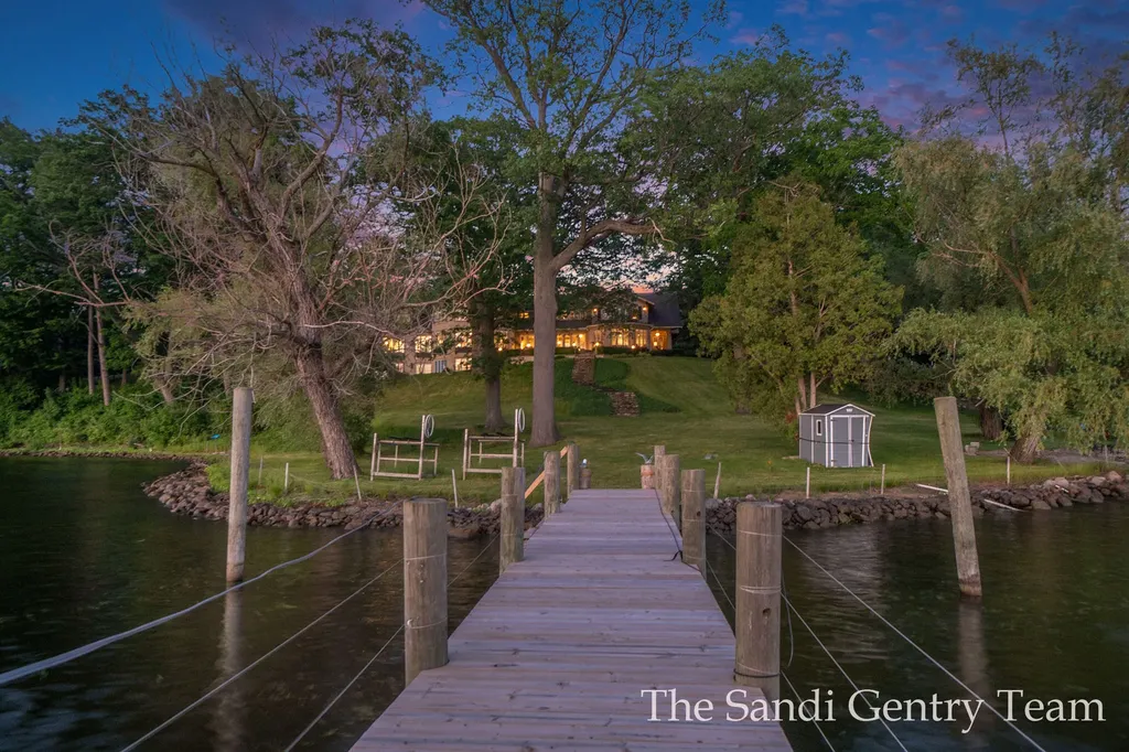 18635 N Fruitport Road Spring Lake Township MI 49456