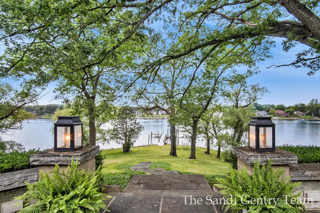 18635 N Fruitport Road Spring Lake Township MI 49456