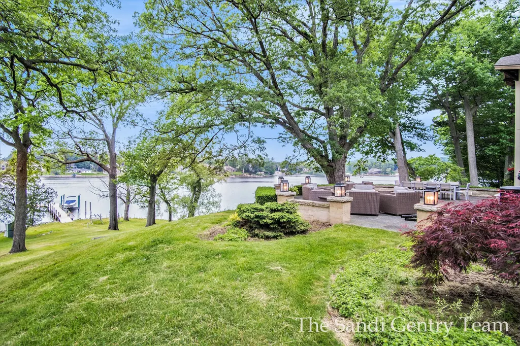 18635 N Fruitport Road Spring Lake Township MI 49456