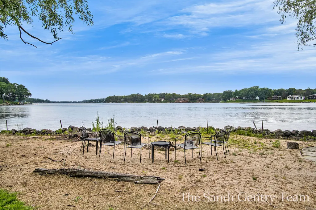 18635 N Fruitport Road Spring Lake Township MI 49456