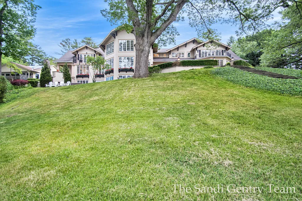 18635 N Fruitport Road Spring Lake Township MI 49456