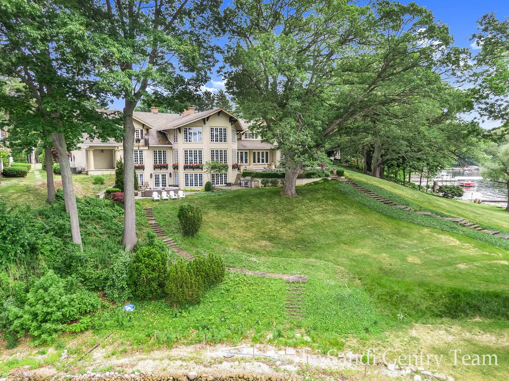18635 N Fruitport Road Spring Lake Township MI 49456