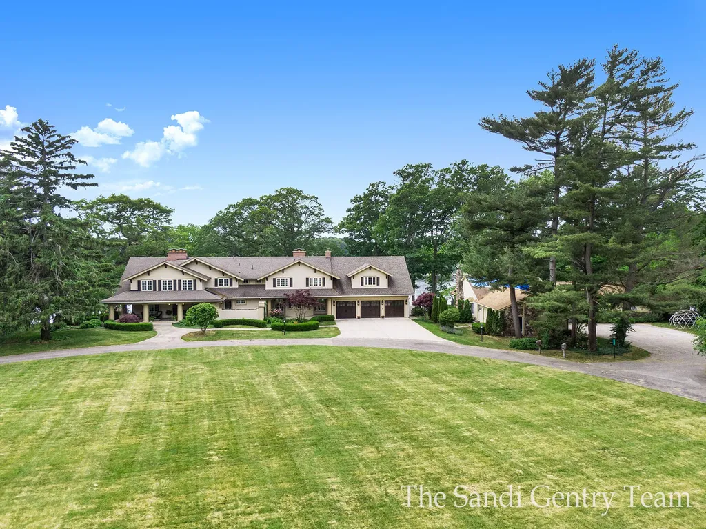 18635 N Fruitport Road Spring Lake Township MI 49456