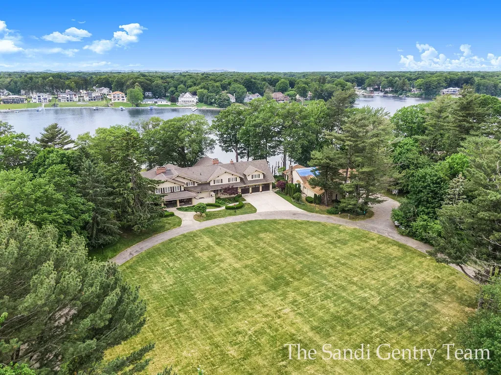 18635 N Fruitport Road Spring Lake Township MI 49456