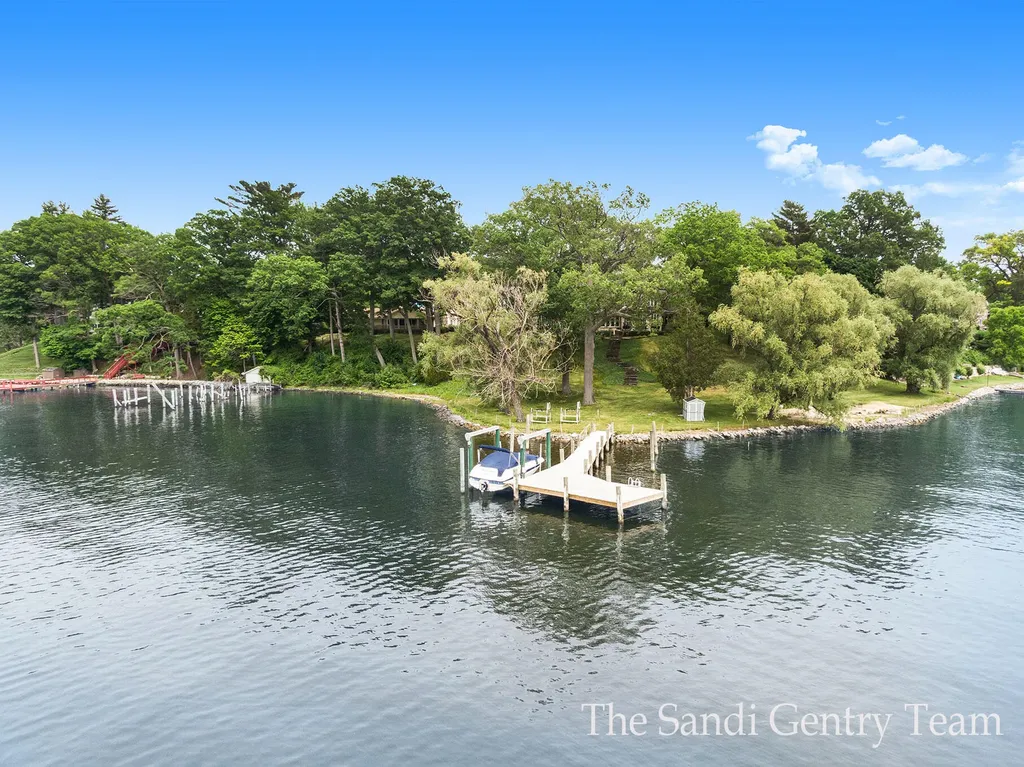 18635 N Fruitport Road Spring Lake Township MI 49456