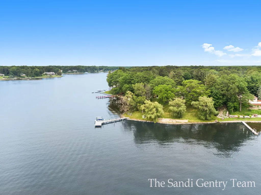 18635 N Fruitport Road Spring Lake Township MI 49456