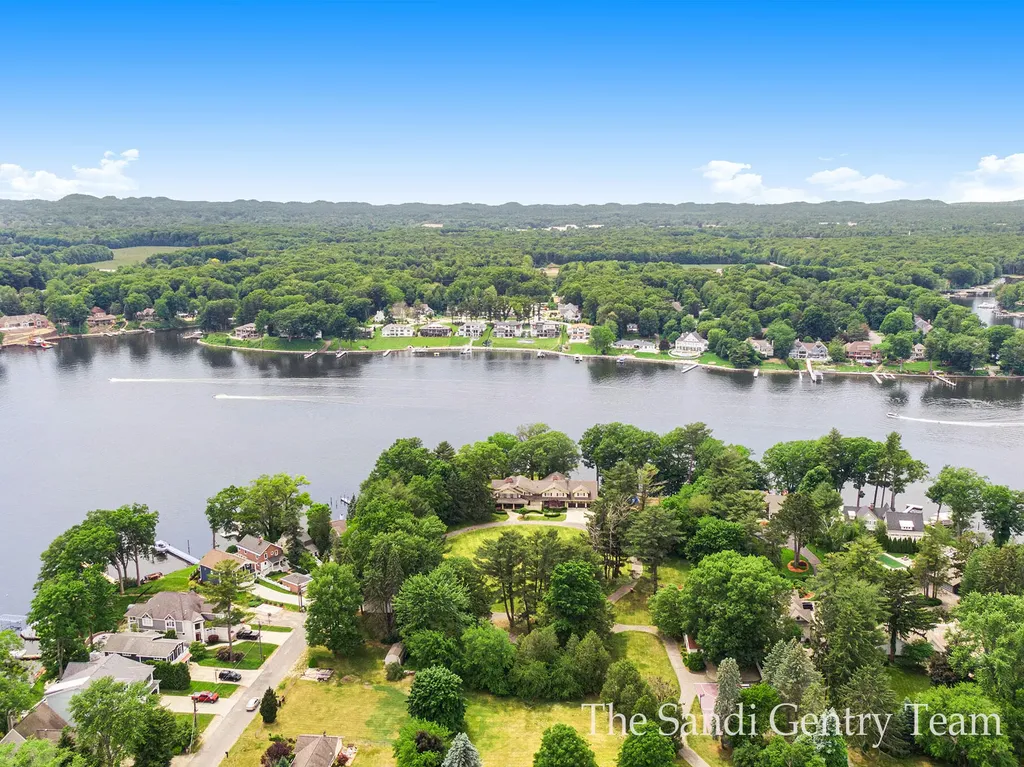 18635 N Fruitport Road Spring Lake Township MI 49456