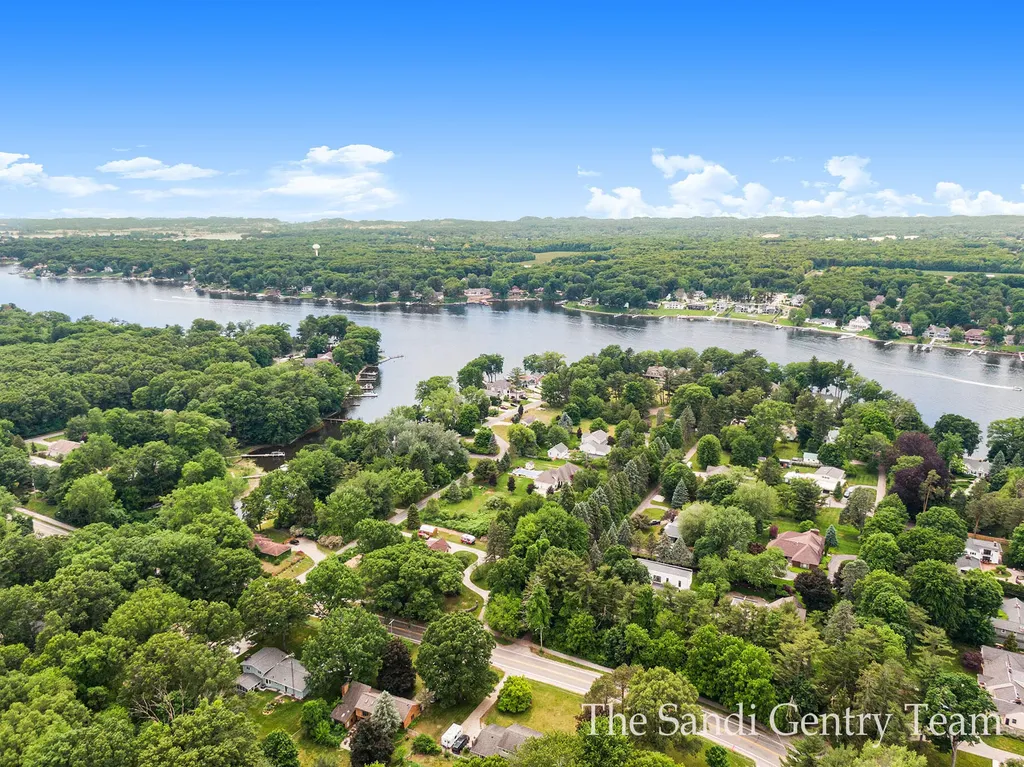 18635 N Fruitport Road Spring Lake Township MI 49456