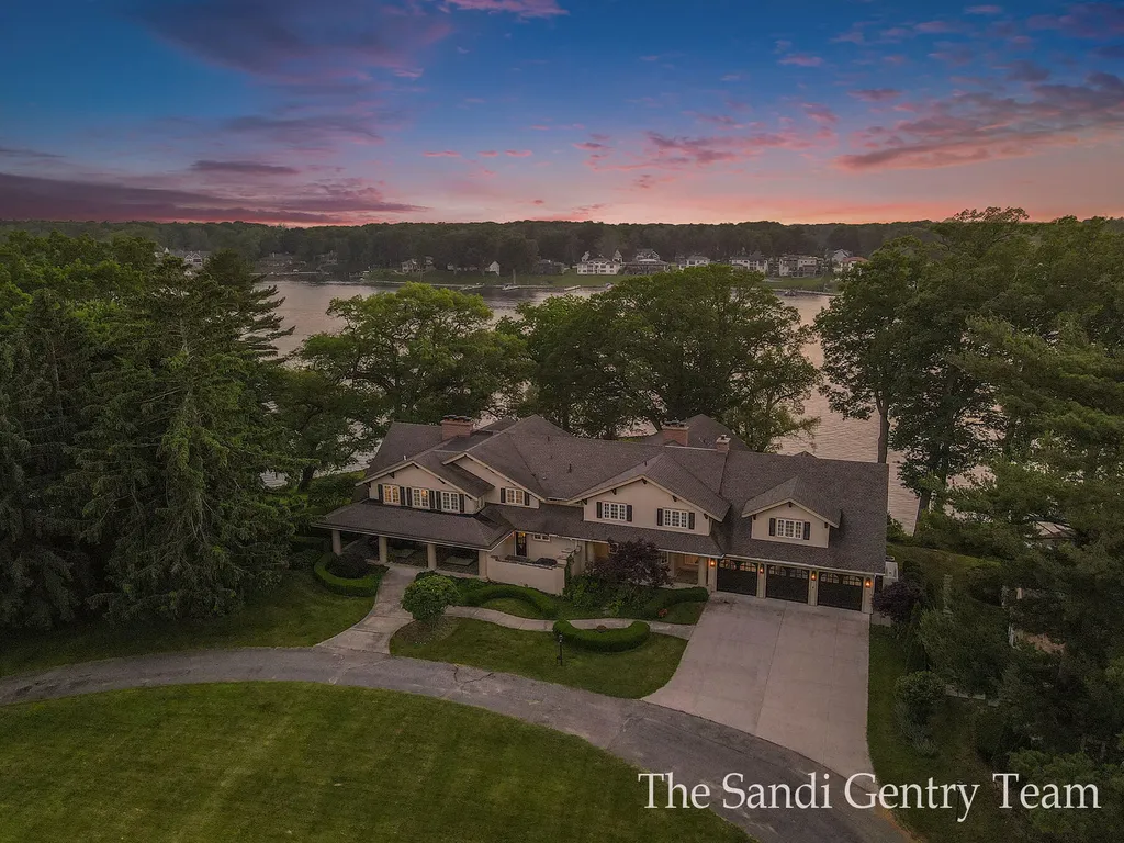 18635 N Fruitport Road Spring Lake Township MI 49456
