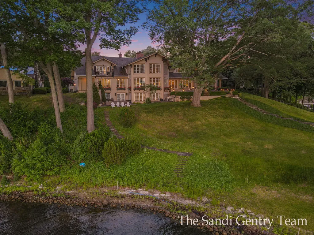 18635 N Fruitport Road Spring Lake Township MI 49456