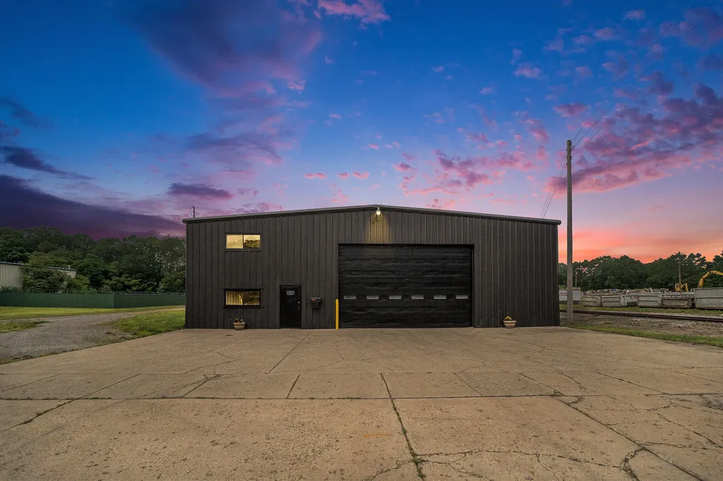 422 W Hovey Avenue Muskegon Heights City MI 49444