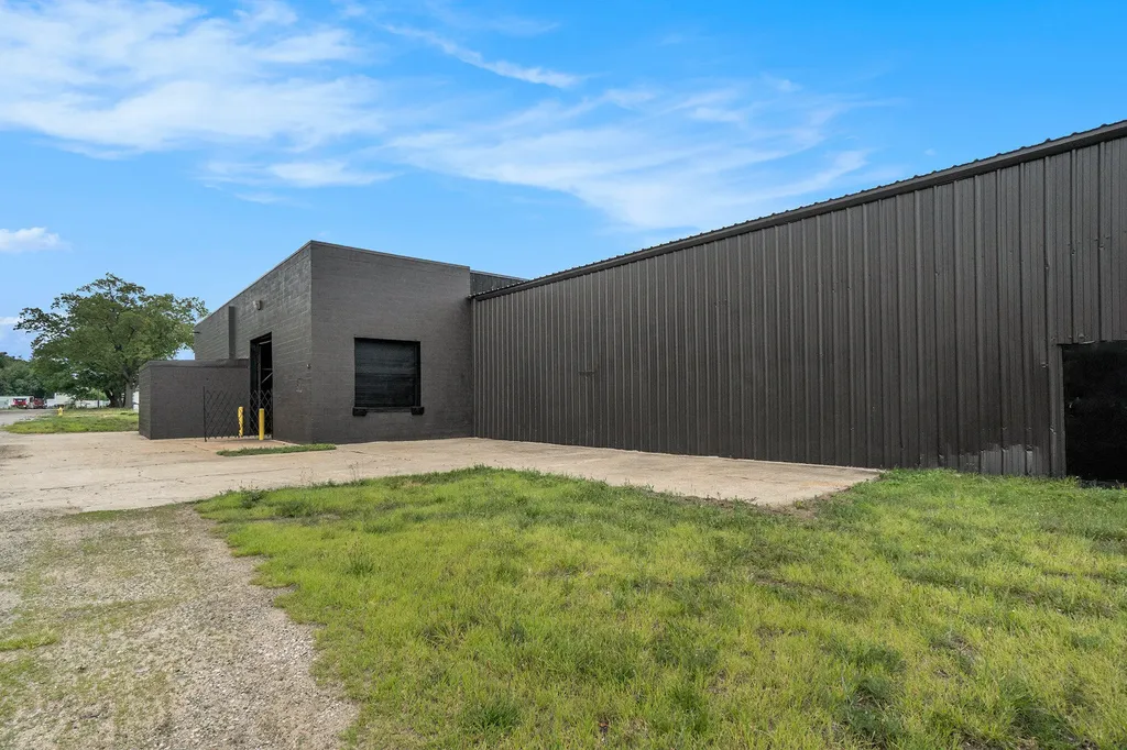 422 W Hovey Avenue Muskegon Heights City MI 49444