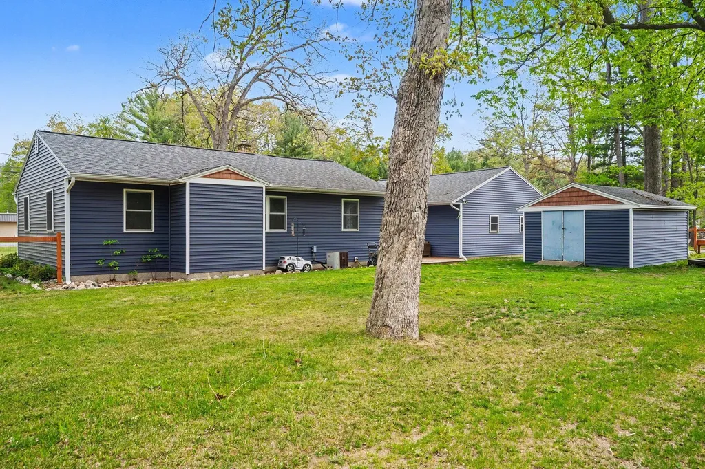 2969 E Pontaluna Road Fruitport Charter Township MI 49415