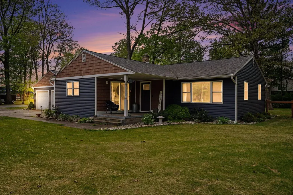 2969 E Pontaluna Road Fruitport Charter Township MI 49415