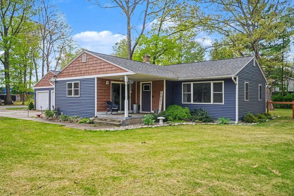 2969 E Pontaluna Road Fruitport Charter Township MI 49415