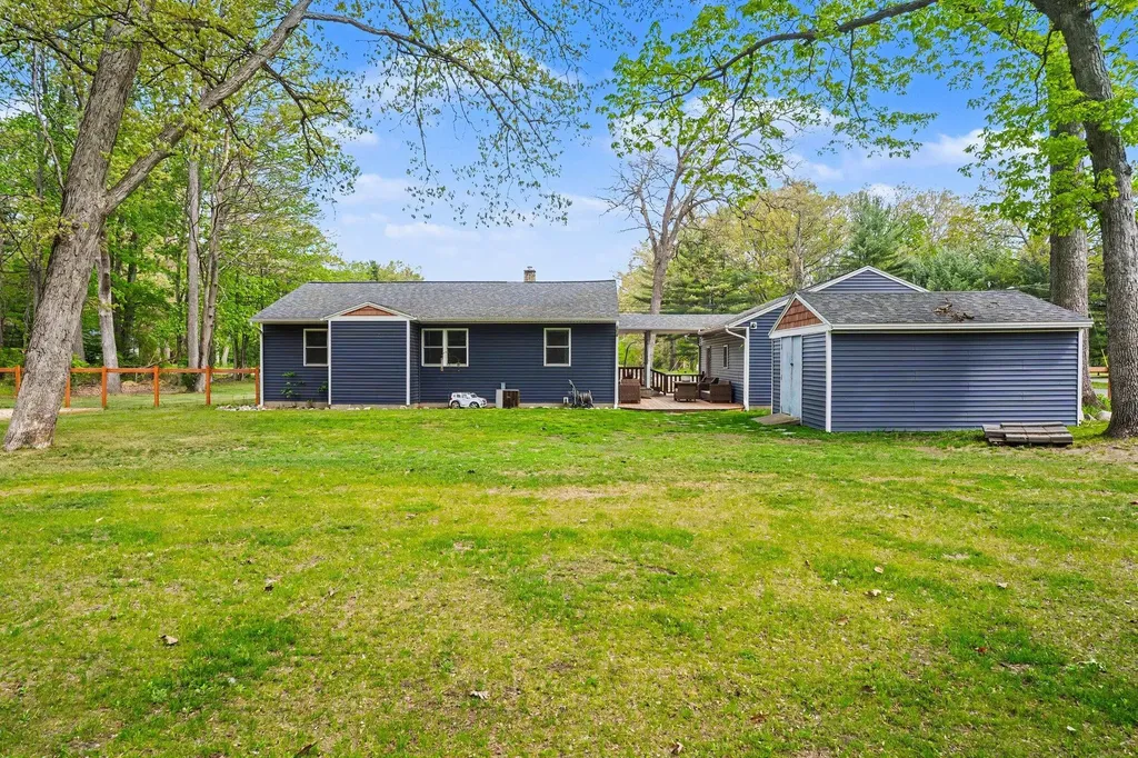 2969 E Pontaluna Road Fruitport Charter Township MI 49415