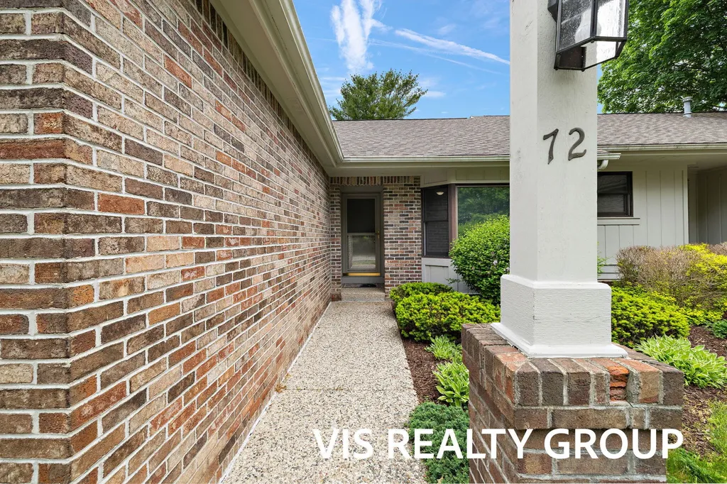 72 Skyline Circle NW Grand Rapids City MI 49504