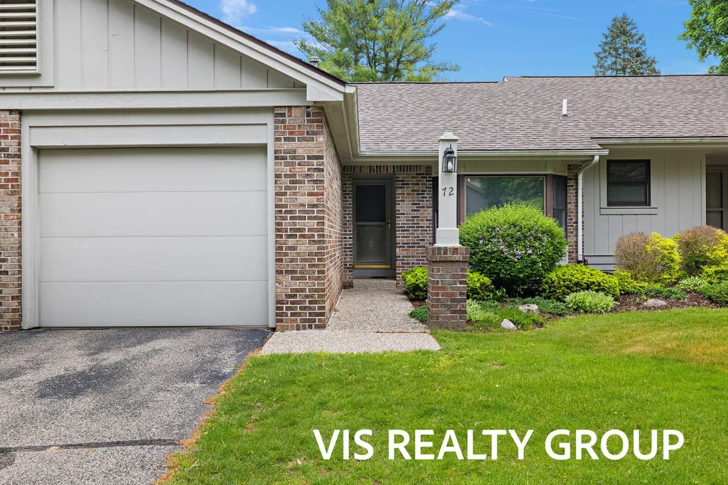 72 Skyline Circle NW Grand Rapids City MI 49504