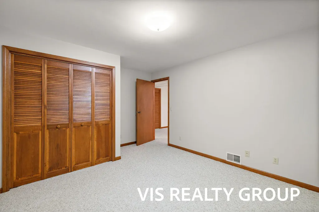 72 Skyline Circle NW Grand Rapids City MI 49504