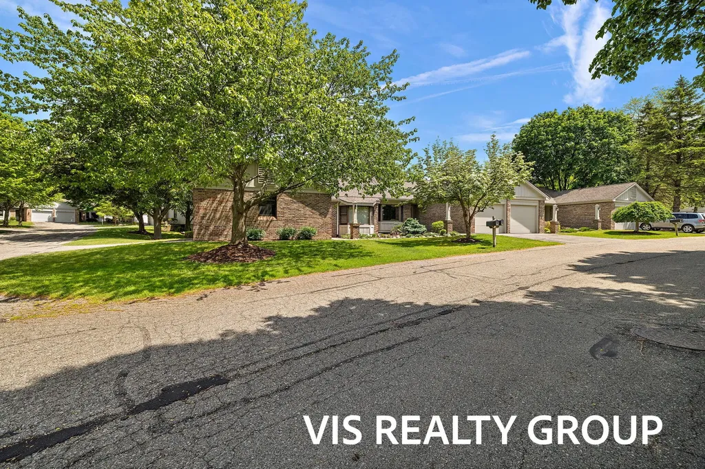 72 Skyline Circle NW Grand Rapids City MI 49504