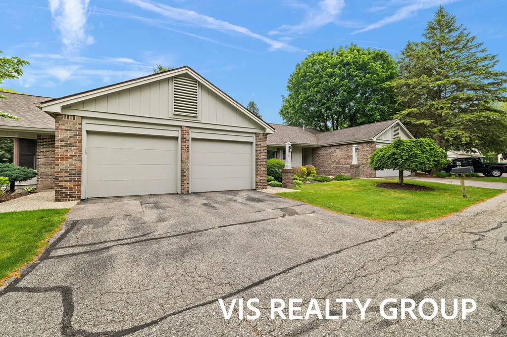 72 Skyline Circle NW Grand Rapids City MI 49504