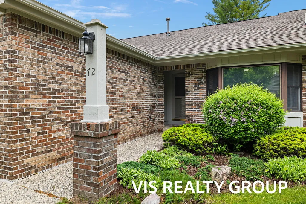 72 Skyline Circle NW Grand Rapids City MI 49504