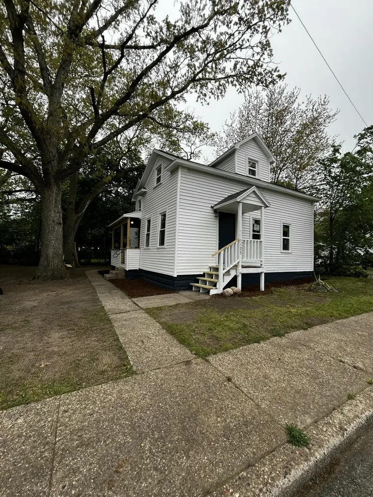 1135 Holt Street Muskegon City MI 49442