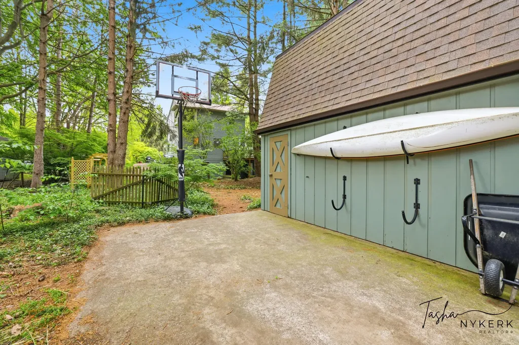 15849 Ryan Drive Park Township MI 49424