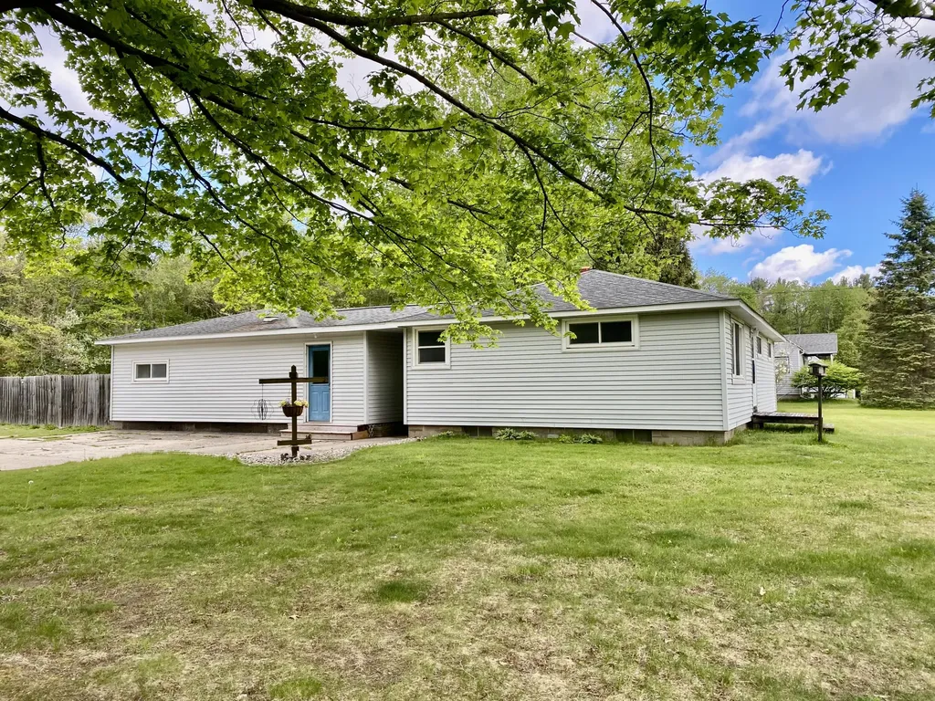 8615 Indian Bay Road White River Township MI 49437