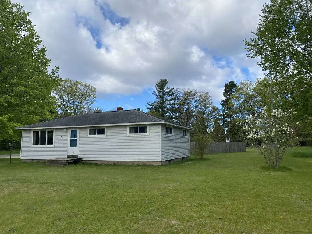 8615 Indian Bay Road White River Township MI 49437