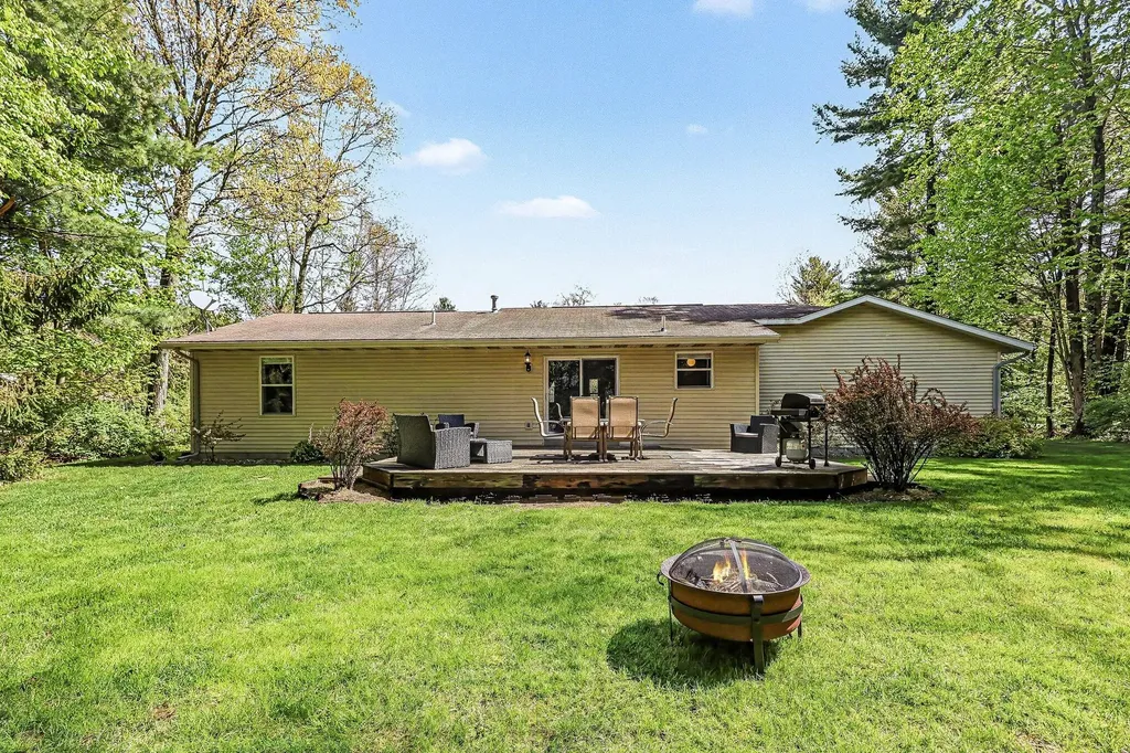7701 Pinewood Drive Whitehall Township MI 49461