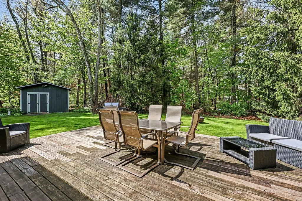 7701 Pinewood Drive Whitehall Township MI 49461