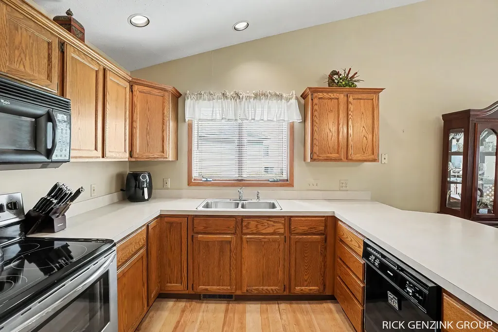 1793 Lakeview Drive Zeeland Charter Township MI 49464