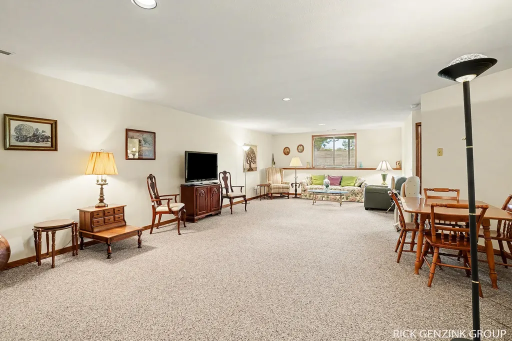 1793 Lakeview Drive Zeeland Charter Township MI 49464