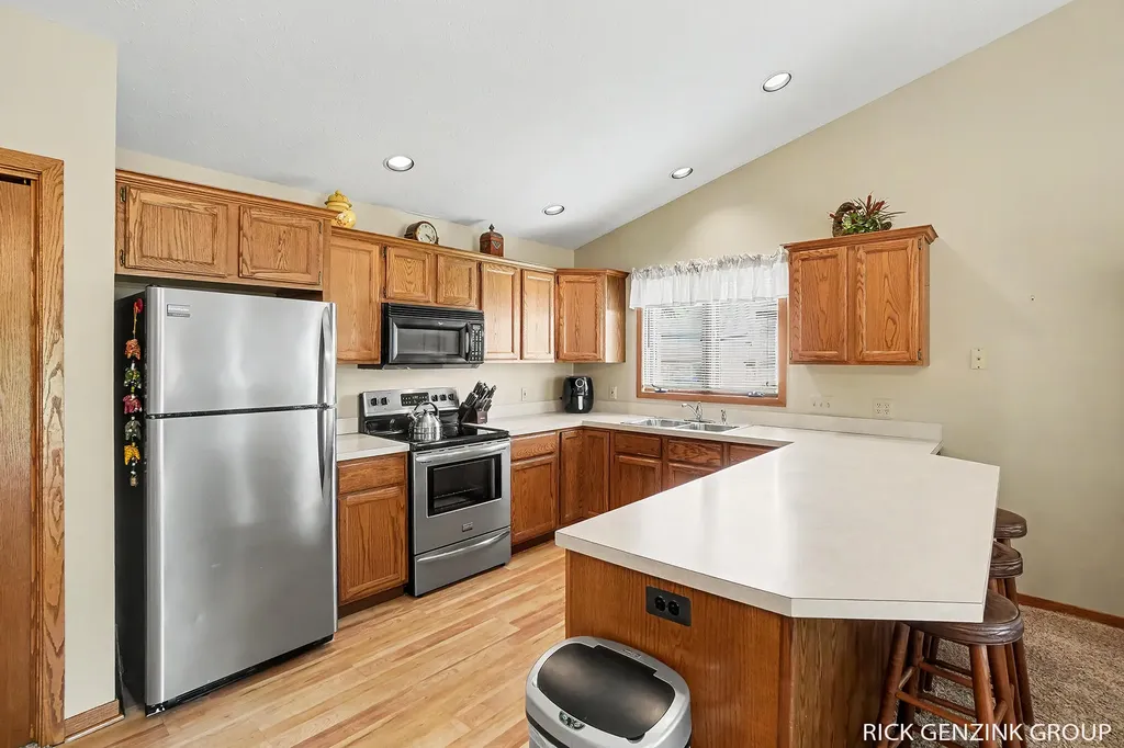 1793 Lakeview Drive Zeeland Charter Township MI 49464