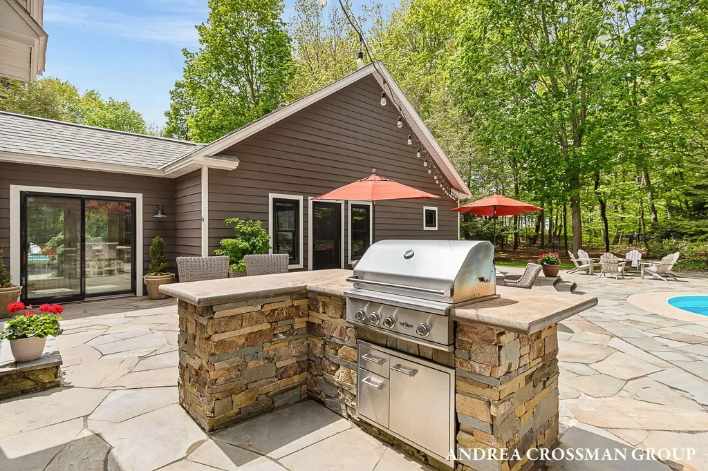 2338 Lakeshore Drive Ganges Township MI 49408