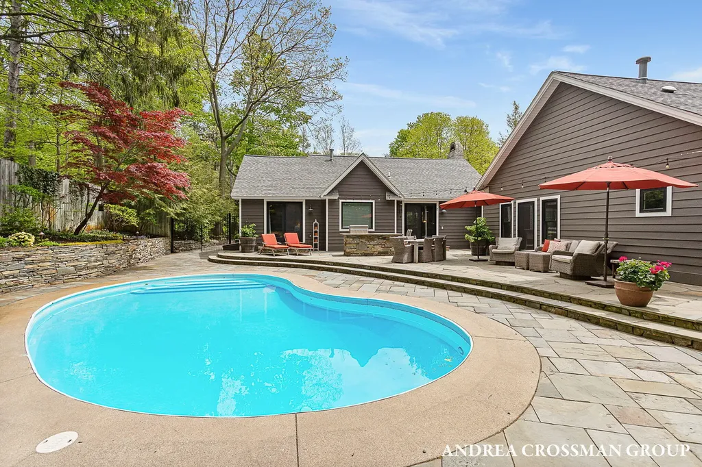 2338 Lakeshore Drive Ganges Township MI 49408