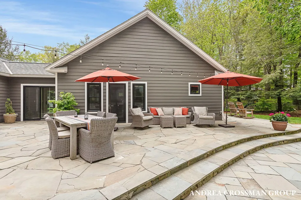 2338 Lakeshore Drive Ganges Township MI 49408