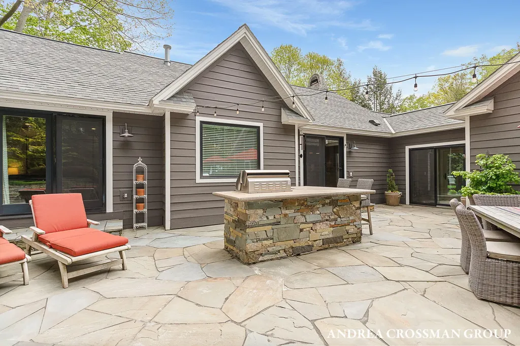 2338 Lakeshore Drive Ganges Township MI 49408