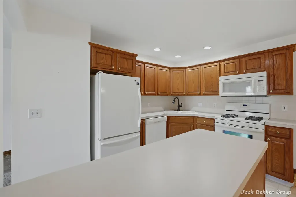 3153 E Crystal Waters Drive Holland Charter Township MI 49424