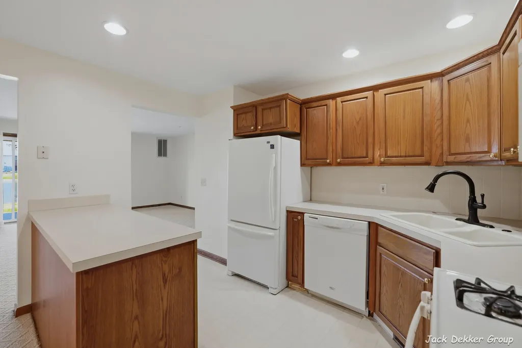 3153 E Crystal Waters Drive Holland Charter Township MI 49424