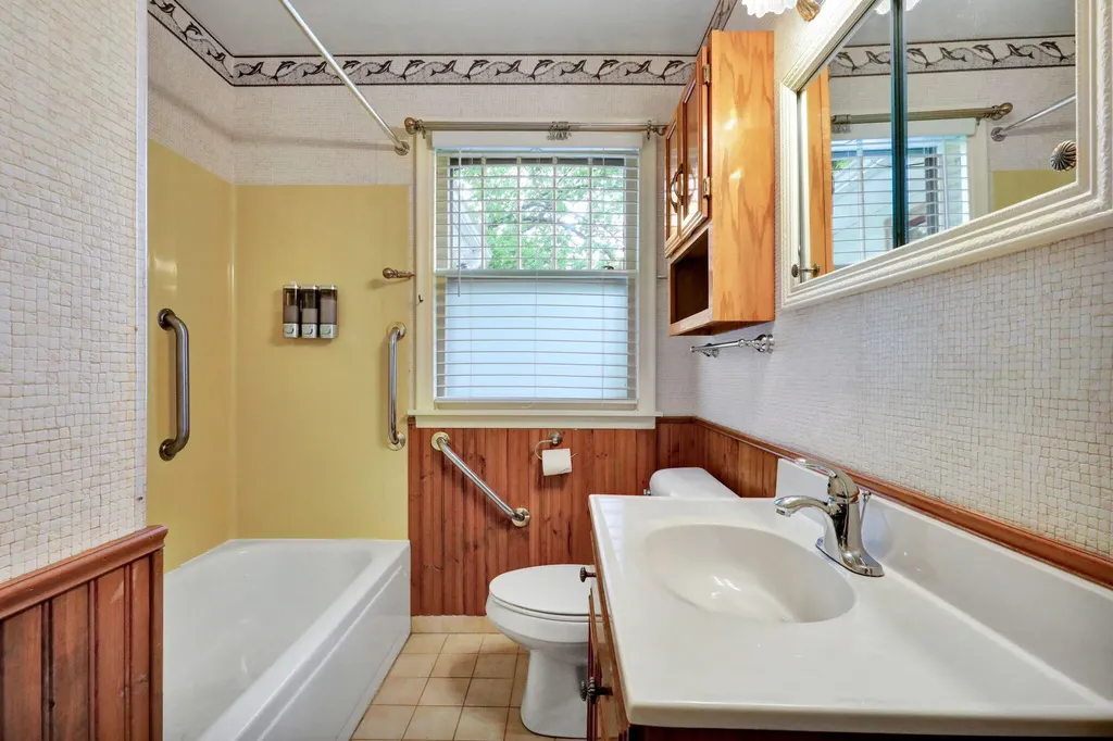 4308 Pleasant Grove Road Lansing City MI 48910