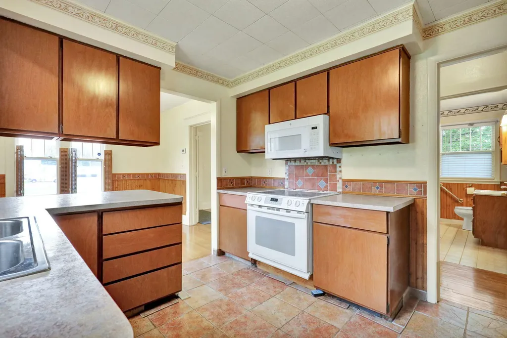 4308 Pleasant Grove Road Lansing City MI 48910